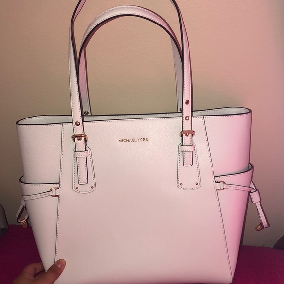 Micheal kors bag. - Picture 1 of 1